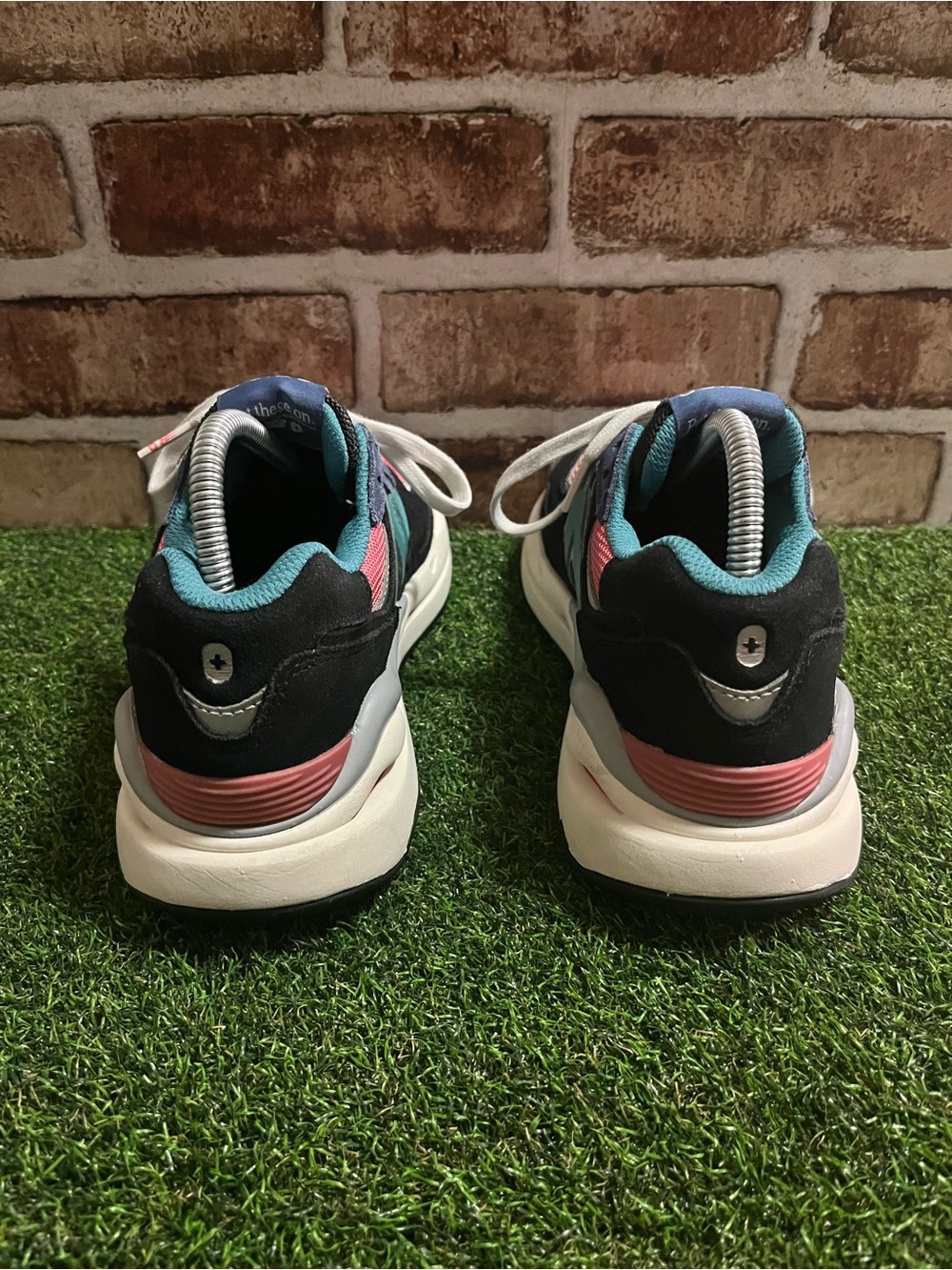 New Balance - Picture 4 of 6